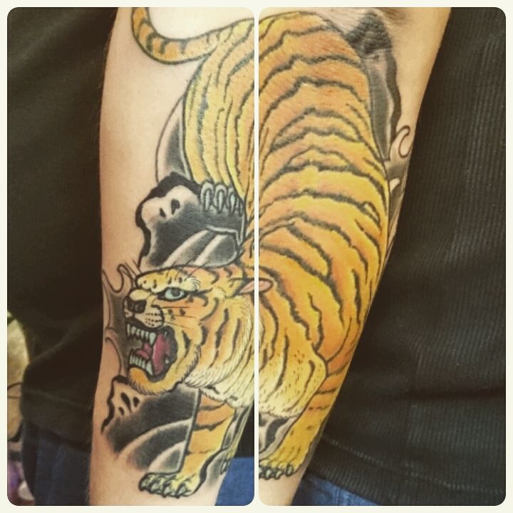 Tiger American traditional tattoo on the forearm by Daichi Horiyama