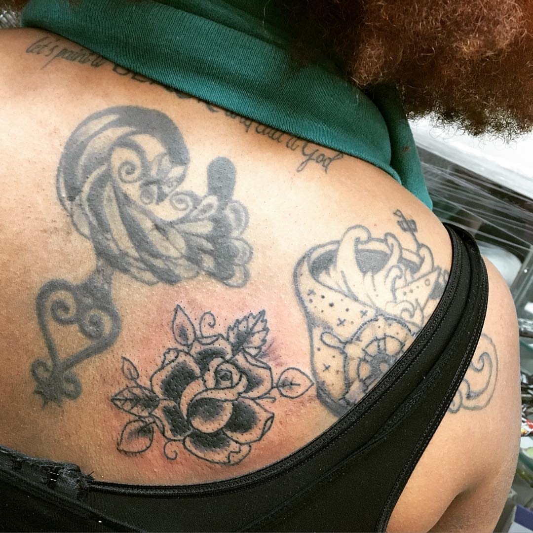 Rose and skull American traditional tattoo on the back by Rashaun Collins