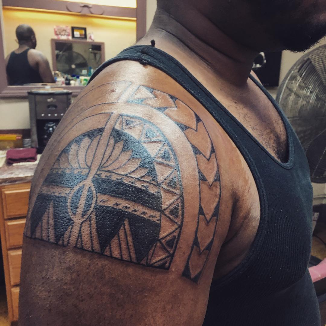 Tribal pattern tribal tattoo on the shoulder by Rashaun Collins
