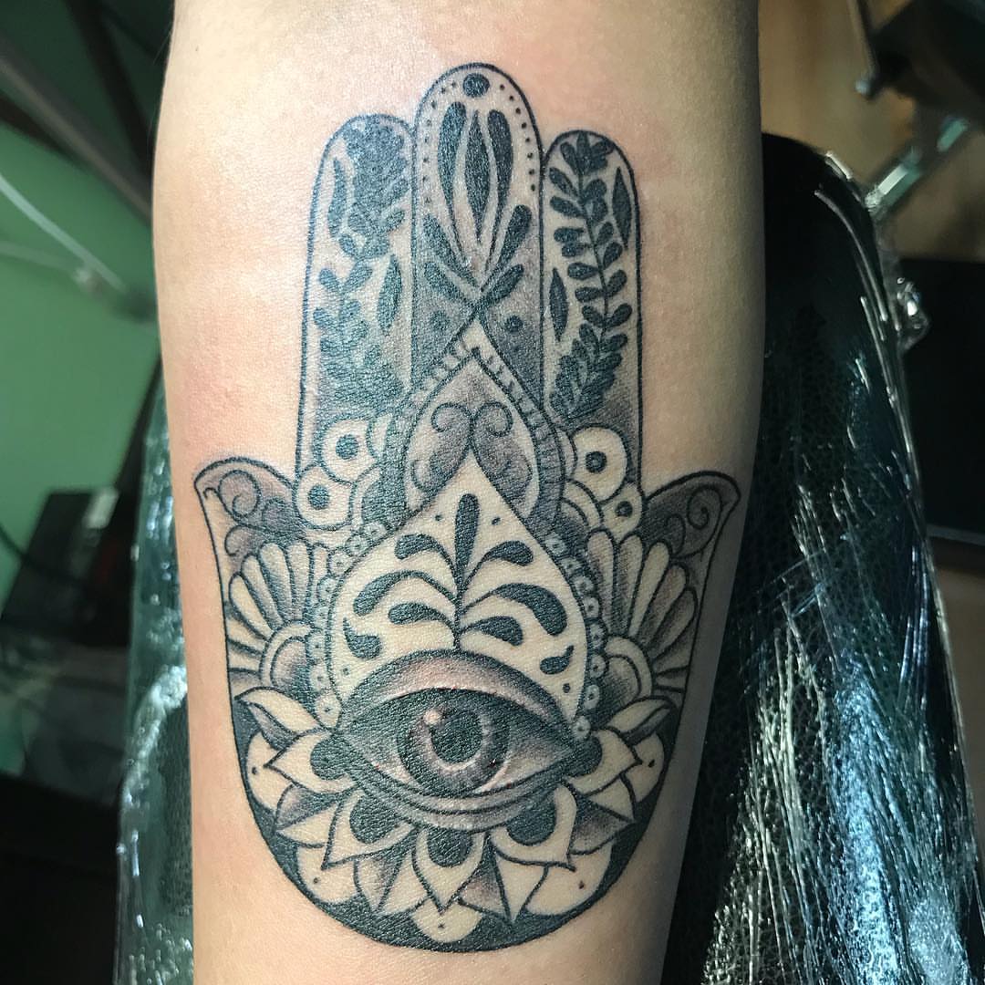 Tattoo by @oscartattoo — black_and_grey, ornamental