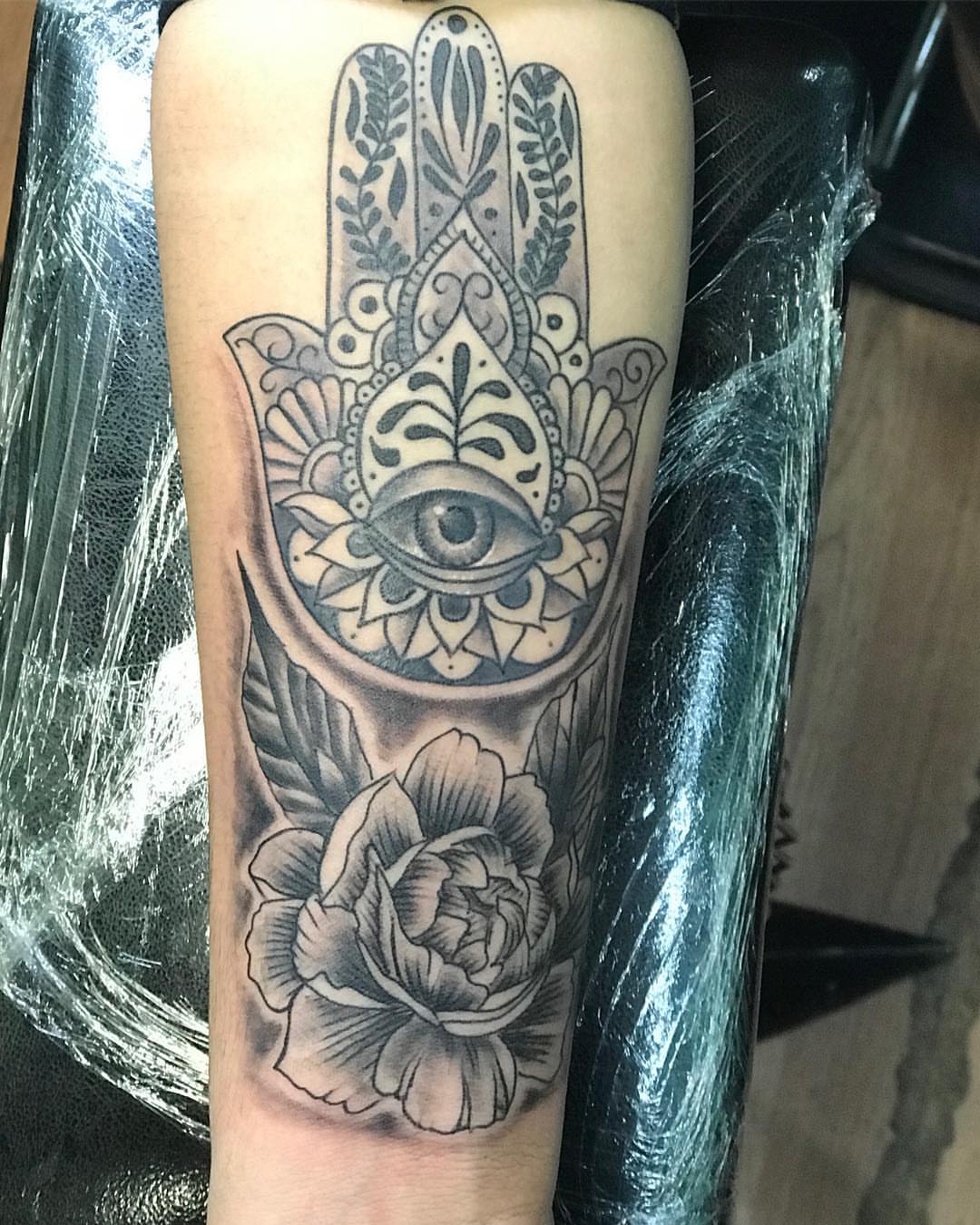 Tattoo by @oscartattoo — black_and_grey