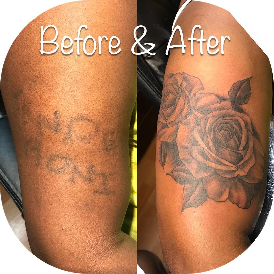 Roses black and grey tattoo on the upper arm by pecous