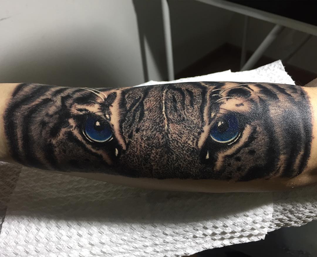 Tiger dotwork tattoo on the forearm by Dayana✨
