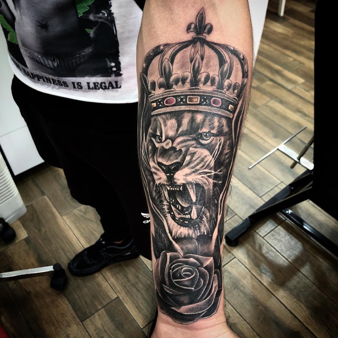 Tattoo by @ozzyblacklinetattoo — realism, black_and_grey