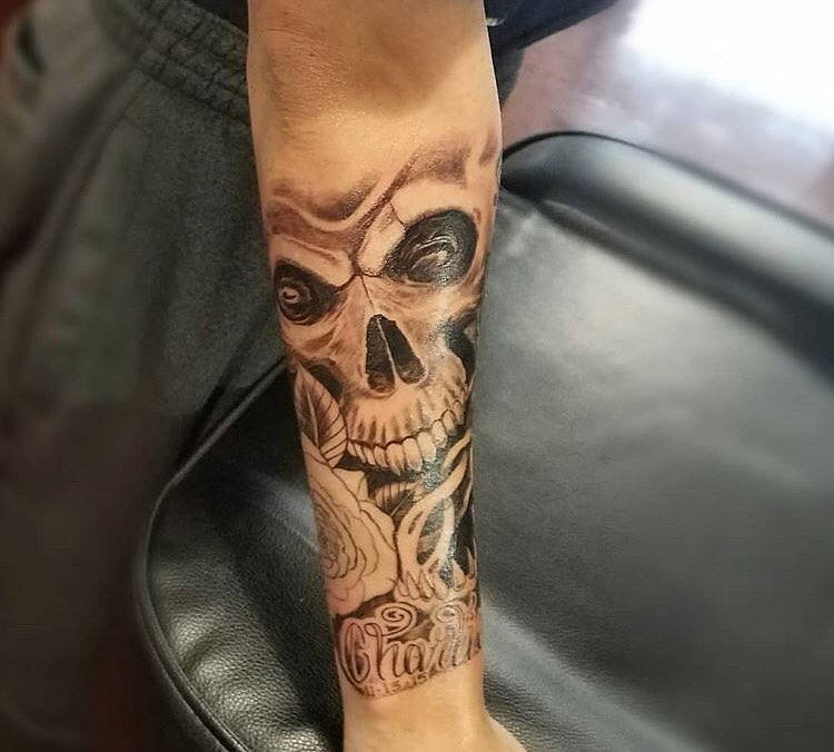 Skull realism tattoo on the forearm by Felix 🔸 Chesto (Tattooers)