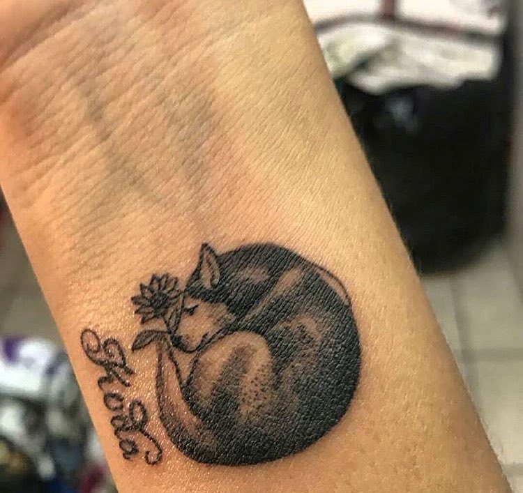 Cat with flower black and grey tattoo on the forearm by Felix 🔸 Chesto (Tattooers)