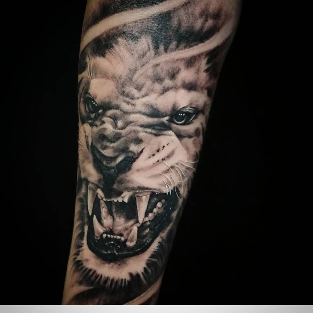 Lion realism tattoo on the forearm by Lindsay