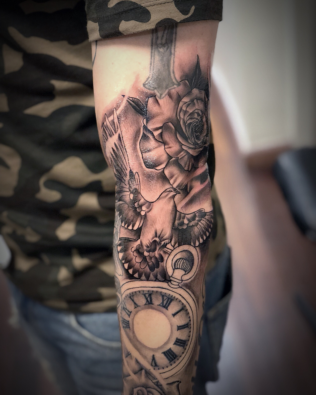 Clock and roses realism tattoo on the forearm by DJ ๐จ๐พโ๐จ