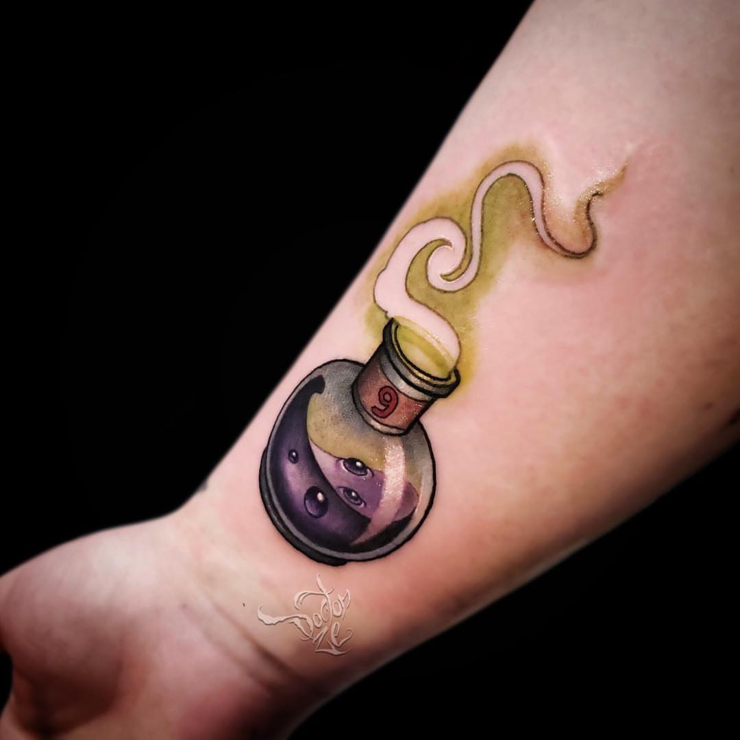 Chemical flask realism tattoo on the forearm by @doctorze