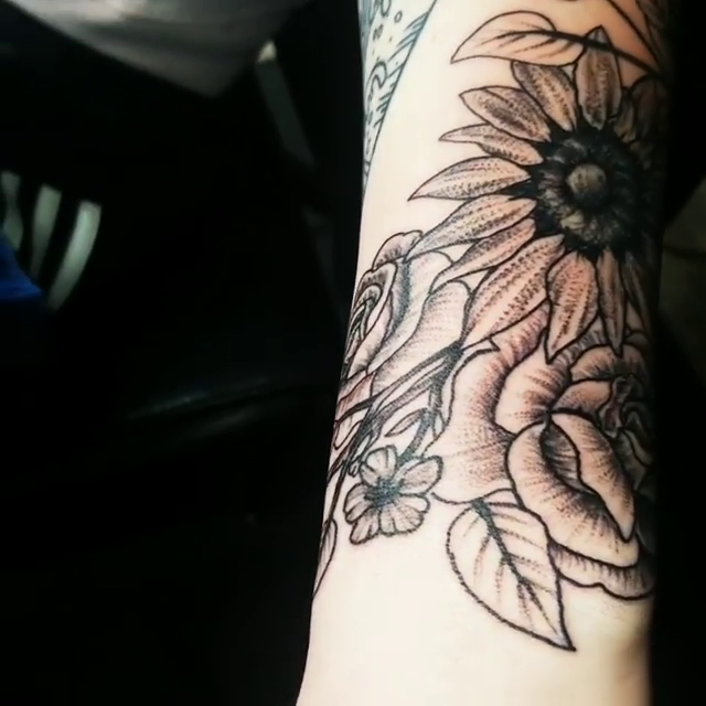 Floral arrangement realism tattoo by André Brazil