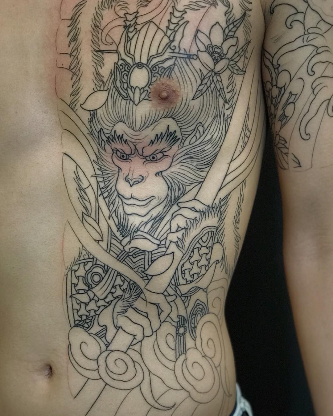 Monkey warrior japanese irezumi tattoo on the ribs by 重君