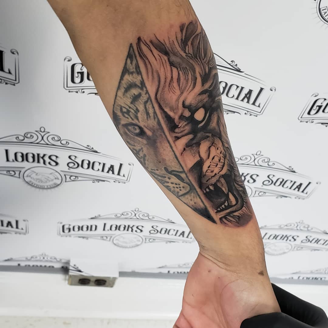 Wolf realism tattoo on the forearm by Daniel Illachek