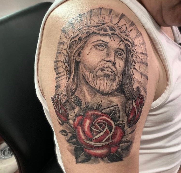 Religious figure with roses realism tattoo on the shoulder by Felix 🔸 Chesto (Tattooers)