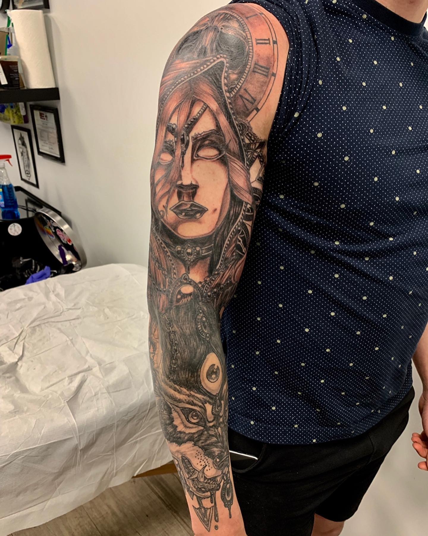 Tattoo by @fabianbaigueratattoo — realism, dotwork