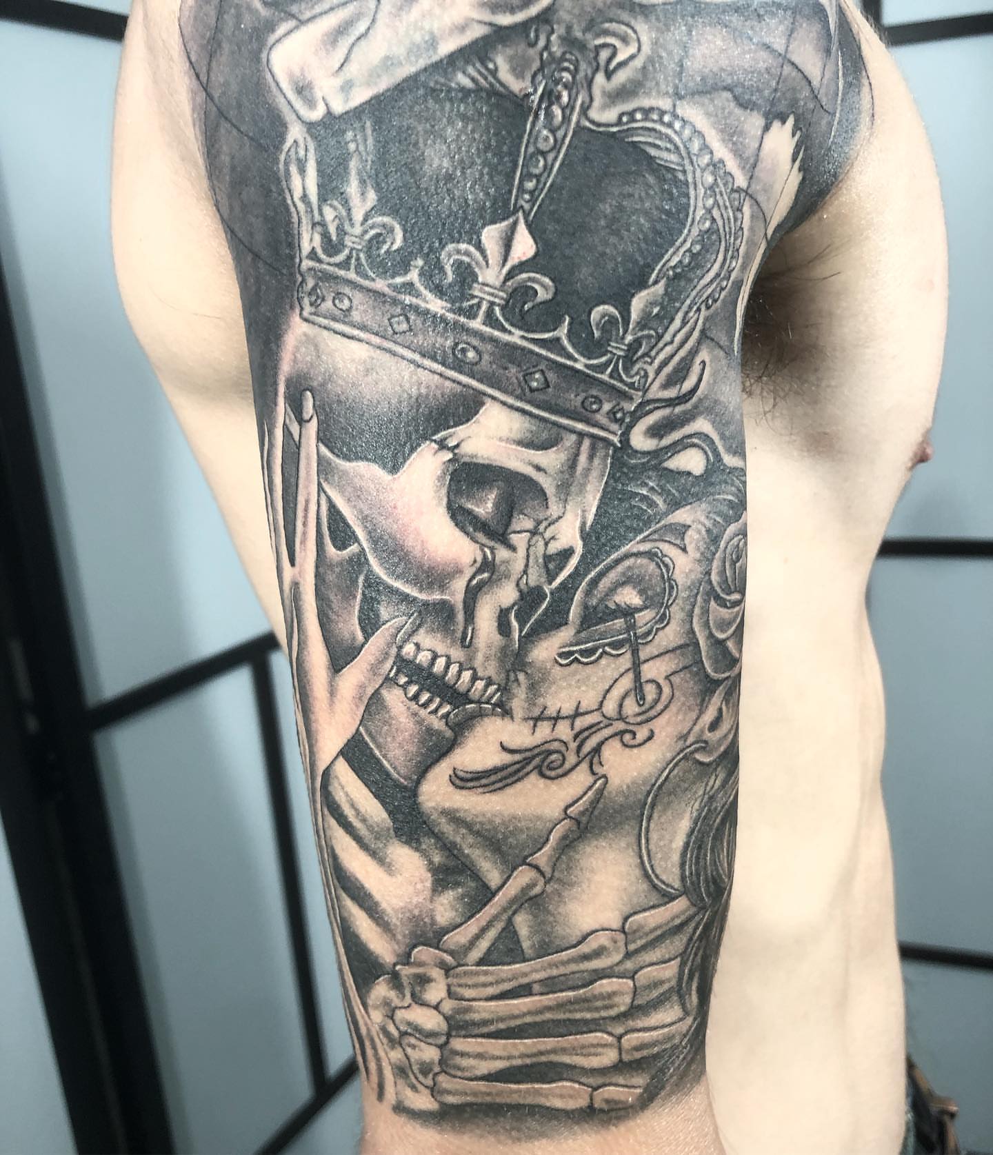 King skull realism tattoo on the forearm by Artfabn