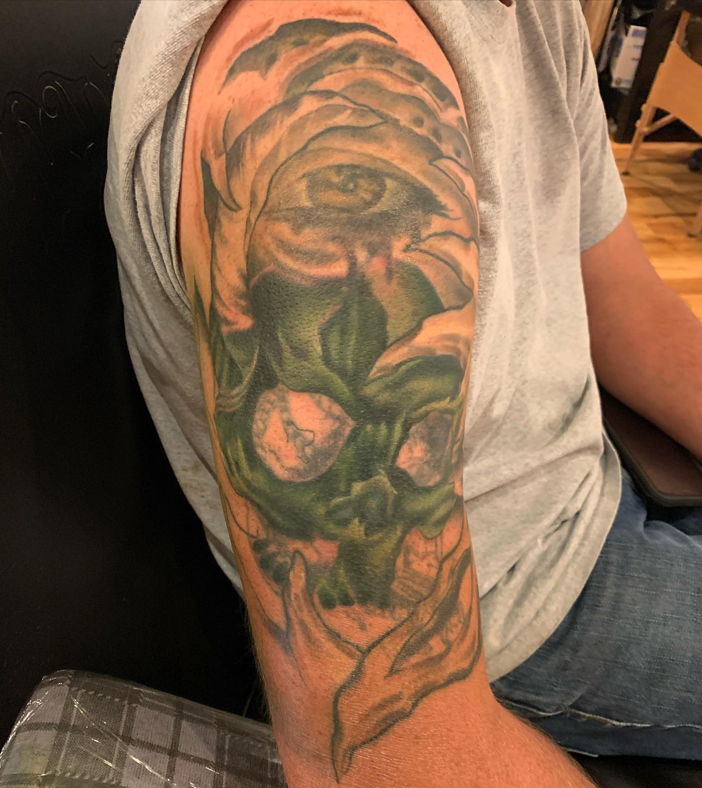 Skull realism tattoo on the forearm by Jeff Kees