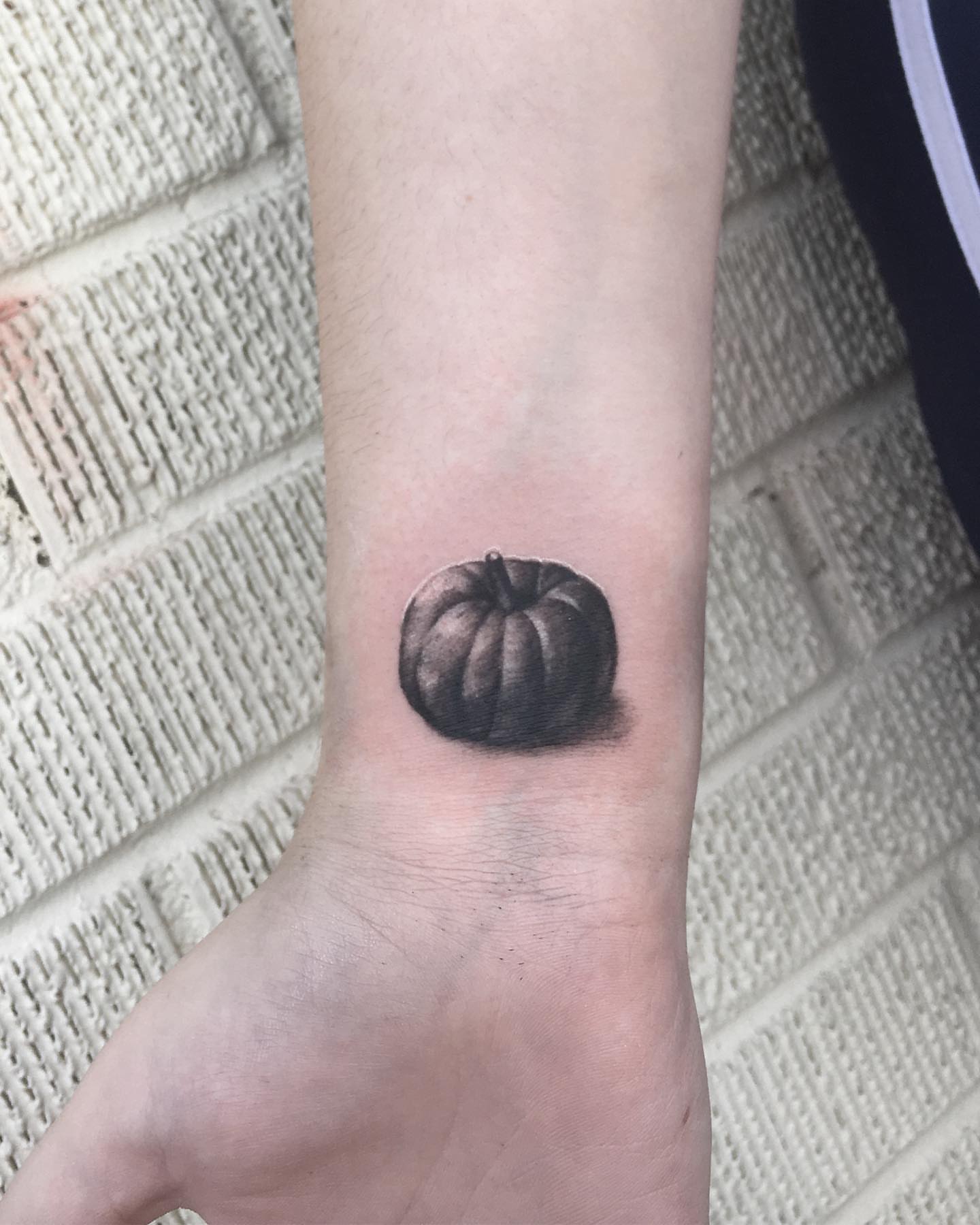 Tattoo by @lizpavtattoos — realism