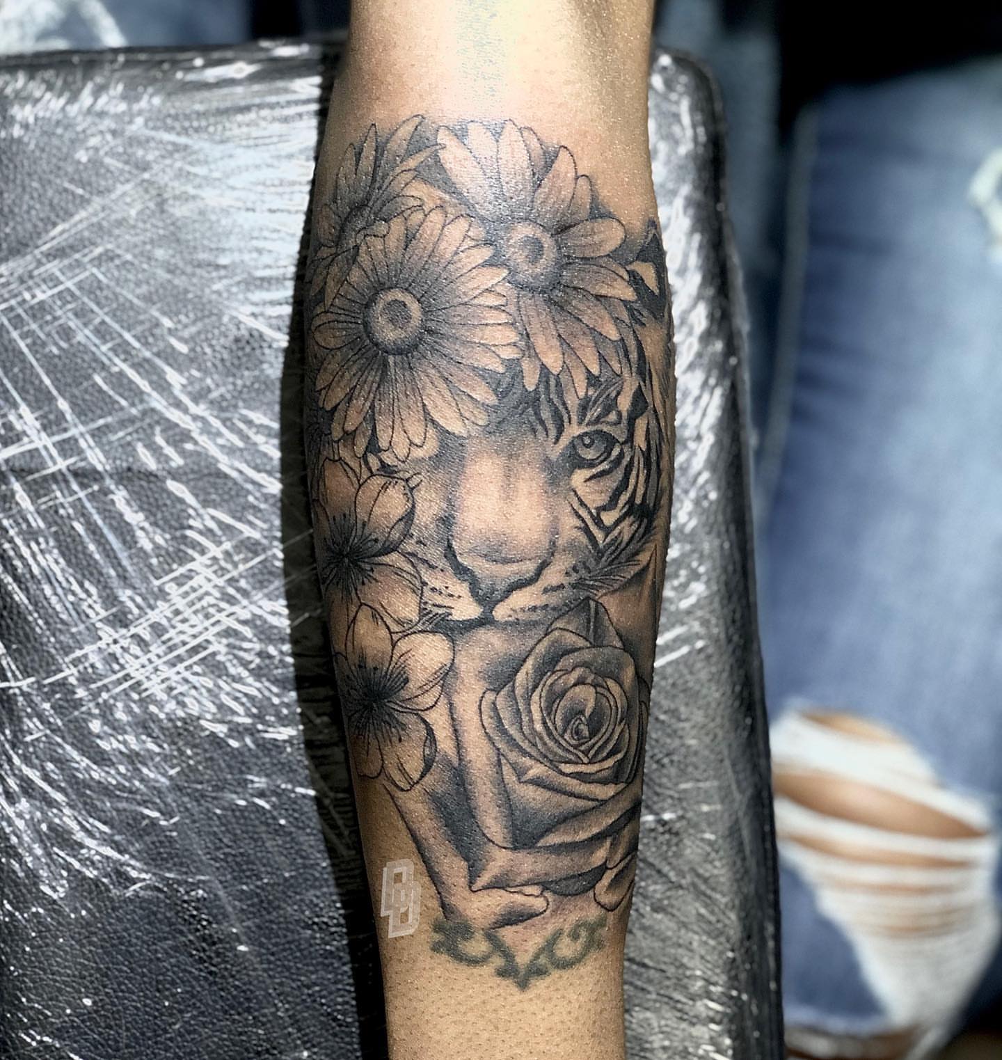 Tiger and flowers realism tattoo on the forearm by DJ 👨🏾‍🎨