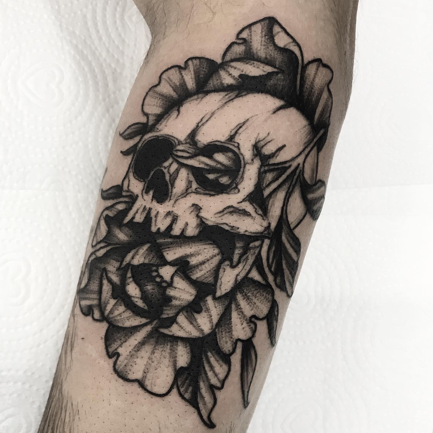 Tattoo by @bru.blackink — black_and_grey