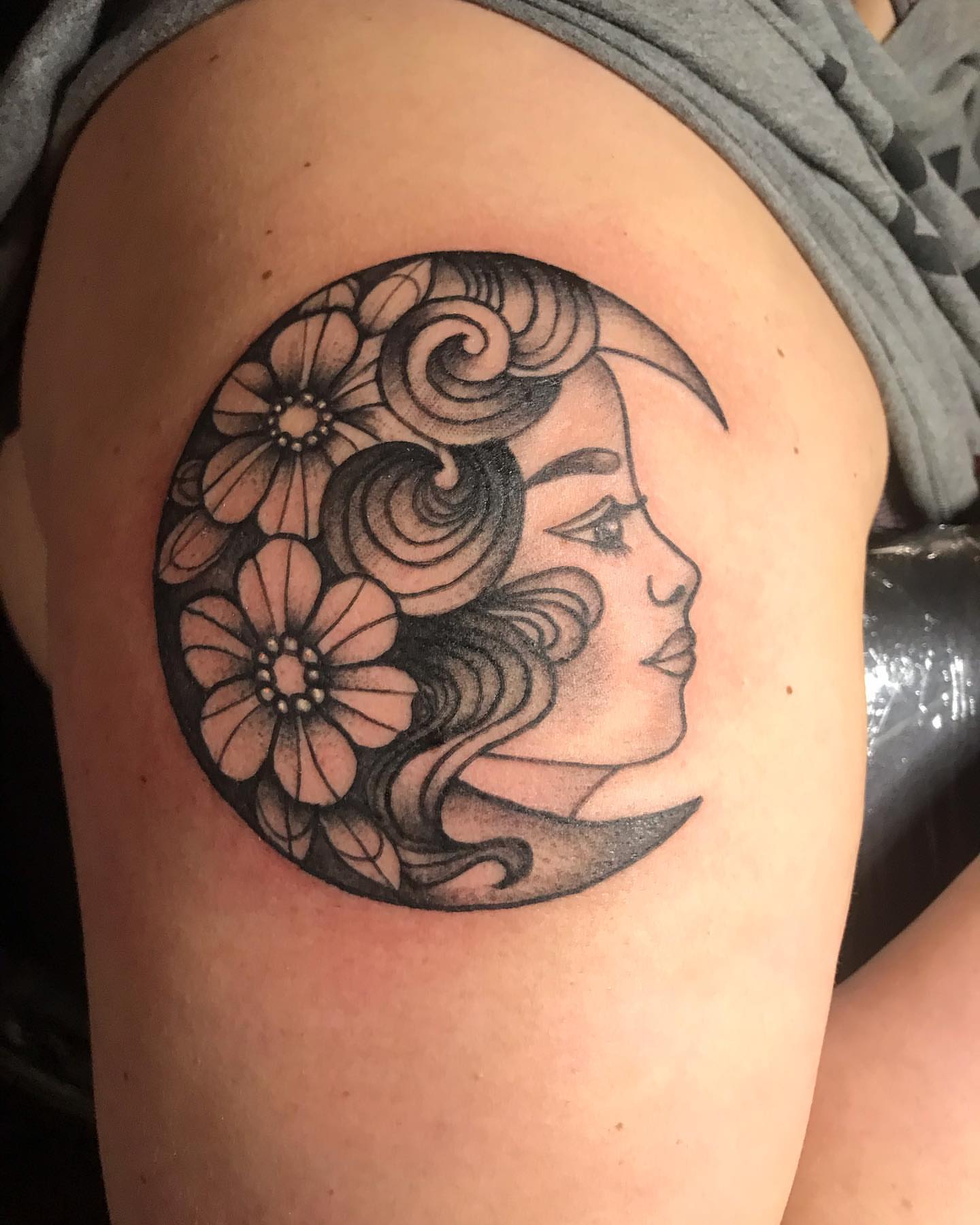 Moon and woman black and grey tattoo on the shoulder by Felix perez (Tattooer)