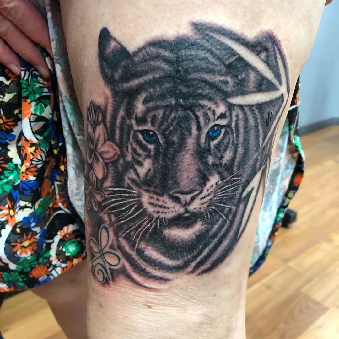 Tiger realism tattoo on the thigh by KJ