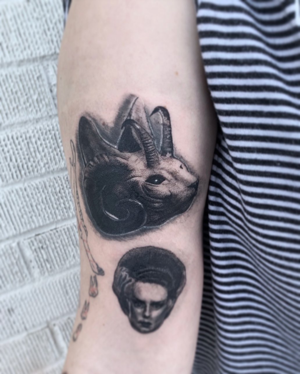 Tattoo by @lizpavtattoos — black_and_grey, realism
