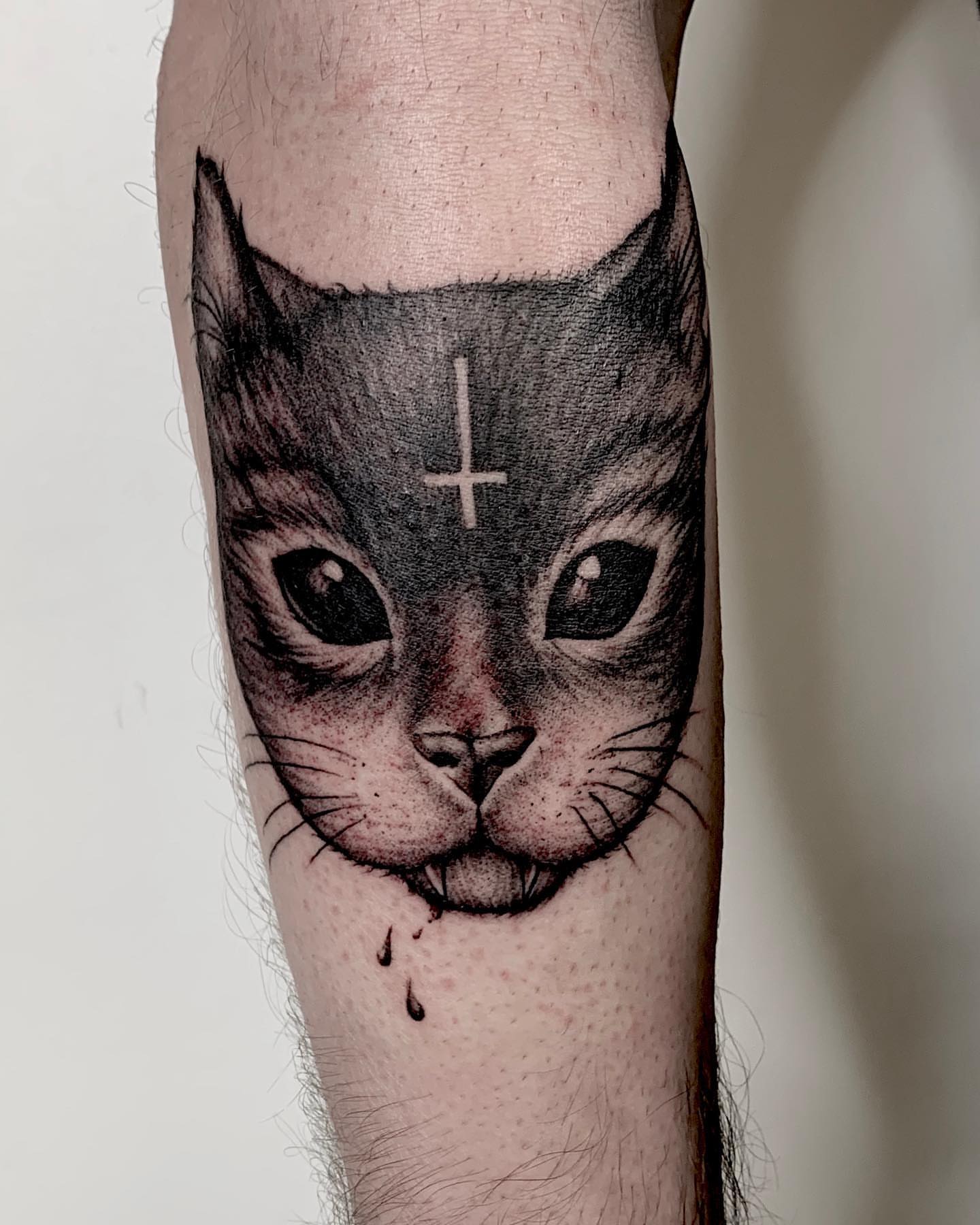 Tattoo by @ohmydarlingtattoos — dotwork, realism