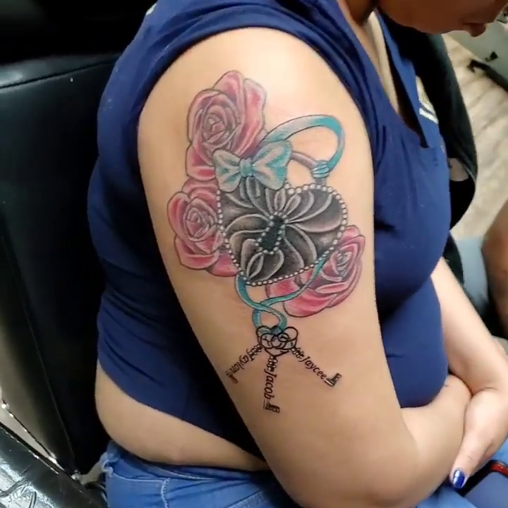 Heart lock with roses and keys neo-traditional tattoo by André Brazil