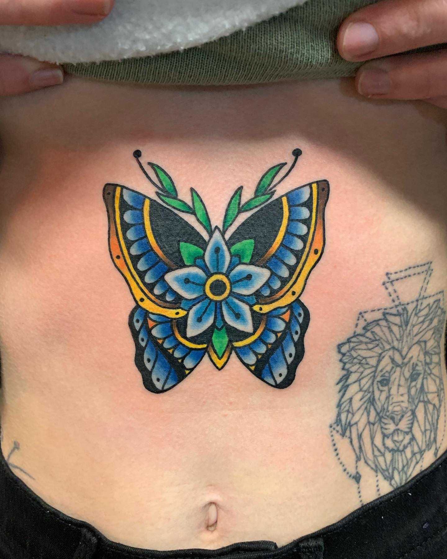 Tattoo by @_tattoosbyshon_ — geometric