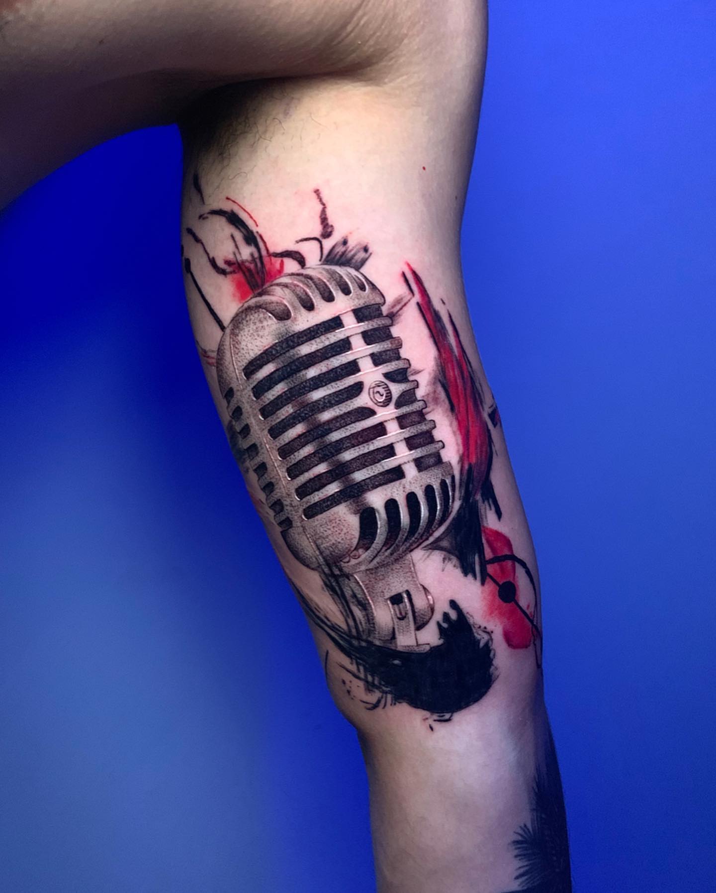 Microphone realism tattoo on the forearm by Christian Pelaez