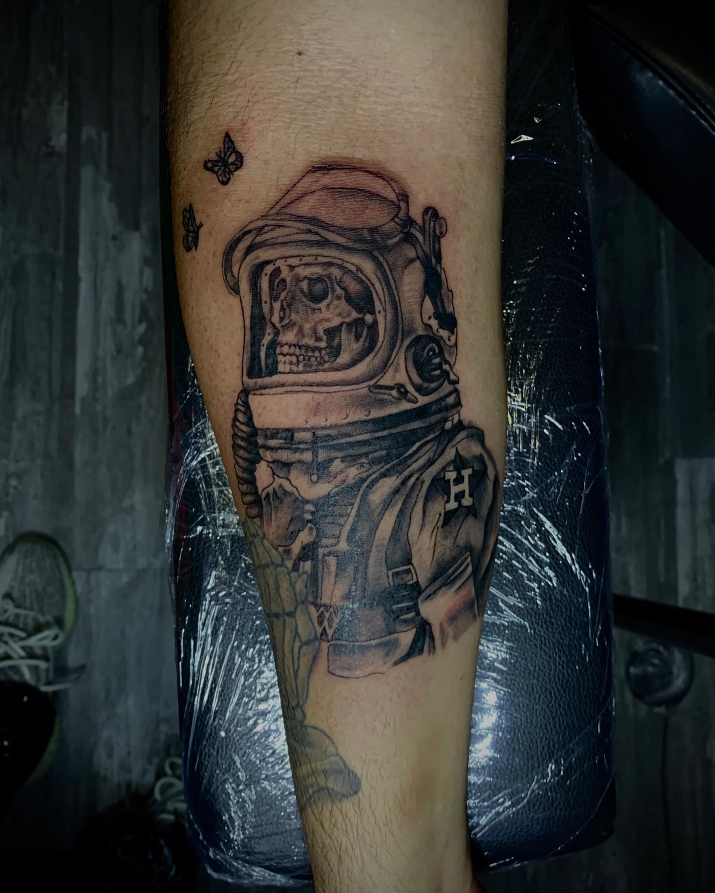 Astronaut skull realism tattoo on the forearm by Leo Torres