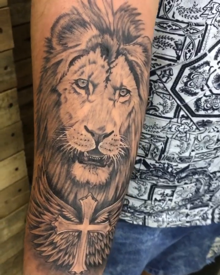 Lion with cross and wings Chicano tattoo on the forearm by PrimaTa’ttoo_021