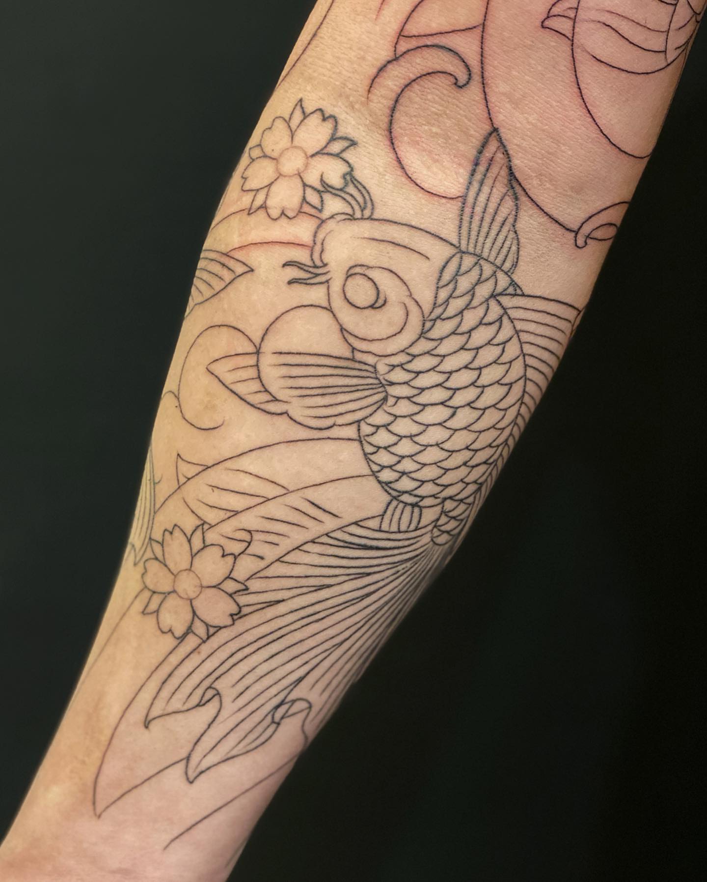 Koi fish and flowers black and grey tattoo on the forearm by 重君