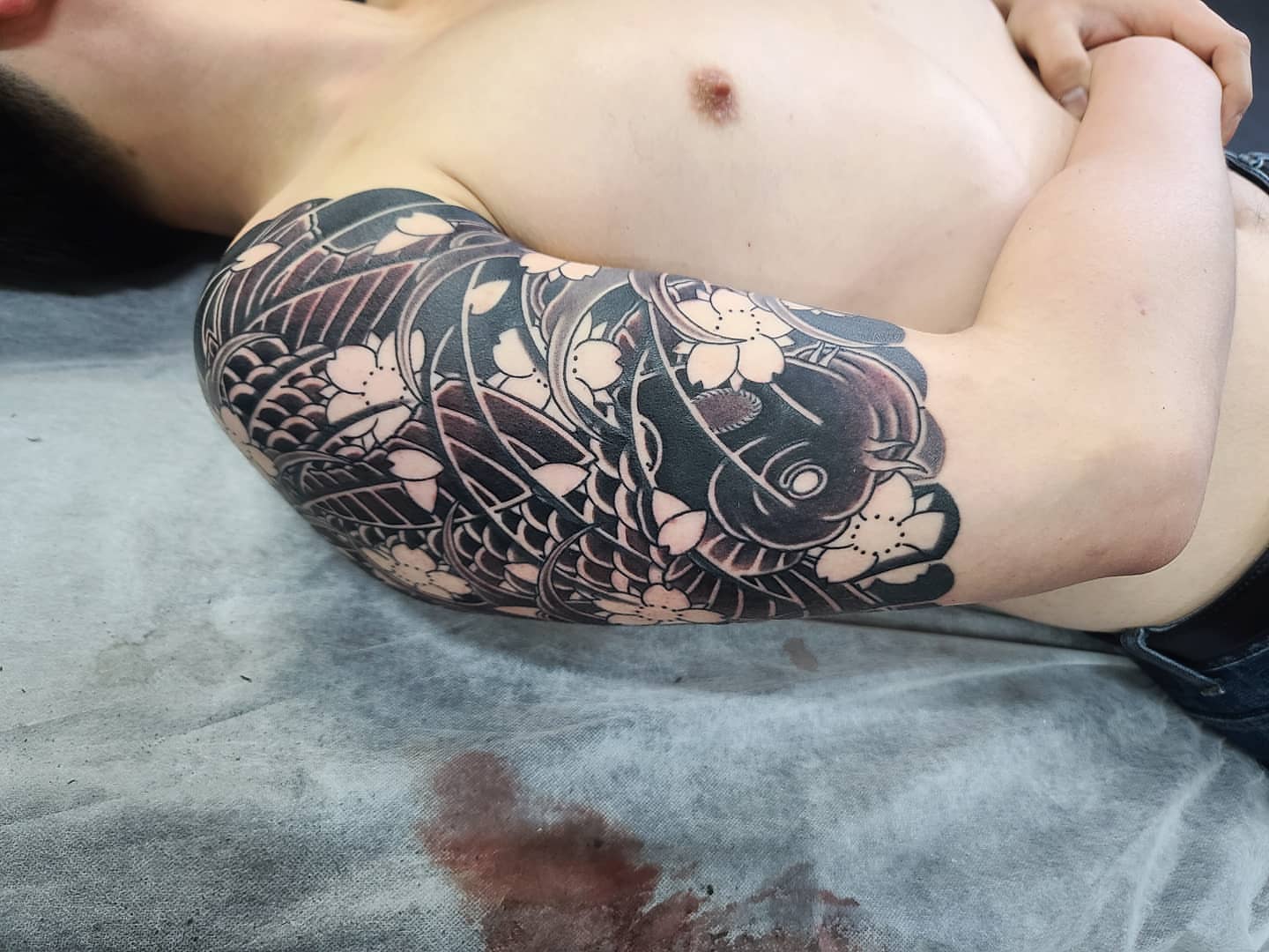 Koi fish and cherry blossoms japanese irezumi tattoo on the forearm by CHUN (Chungyu Seong)