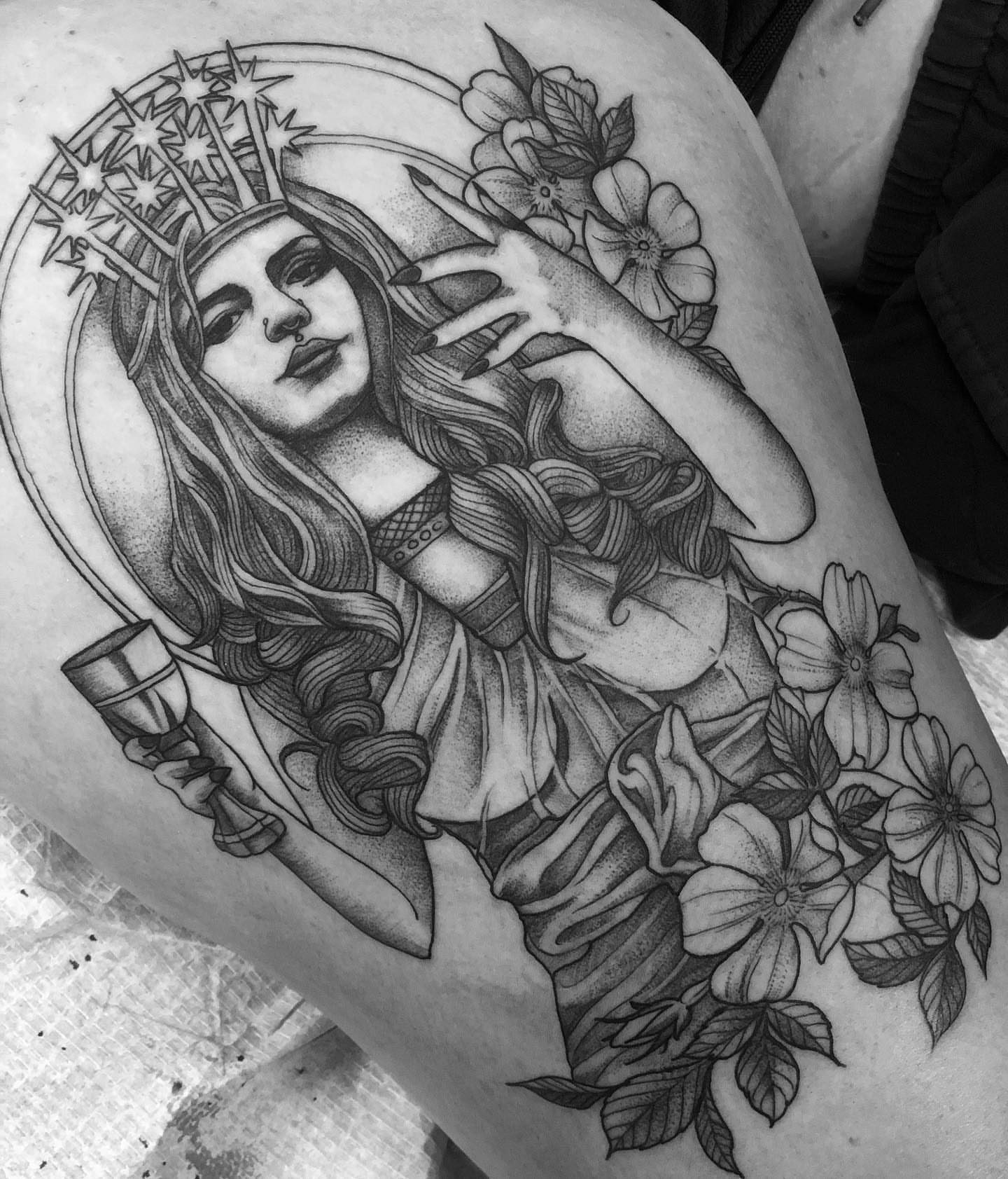 Woman with crown dotwork tattoo on the thigh by Sam Fortney, Columbus, Ohio