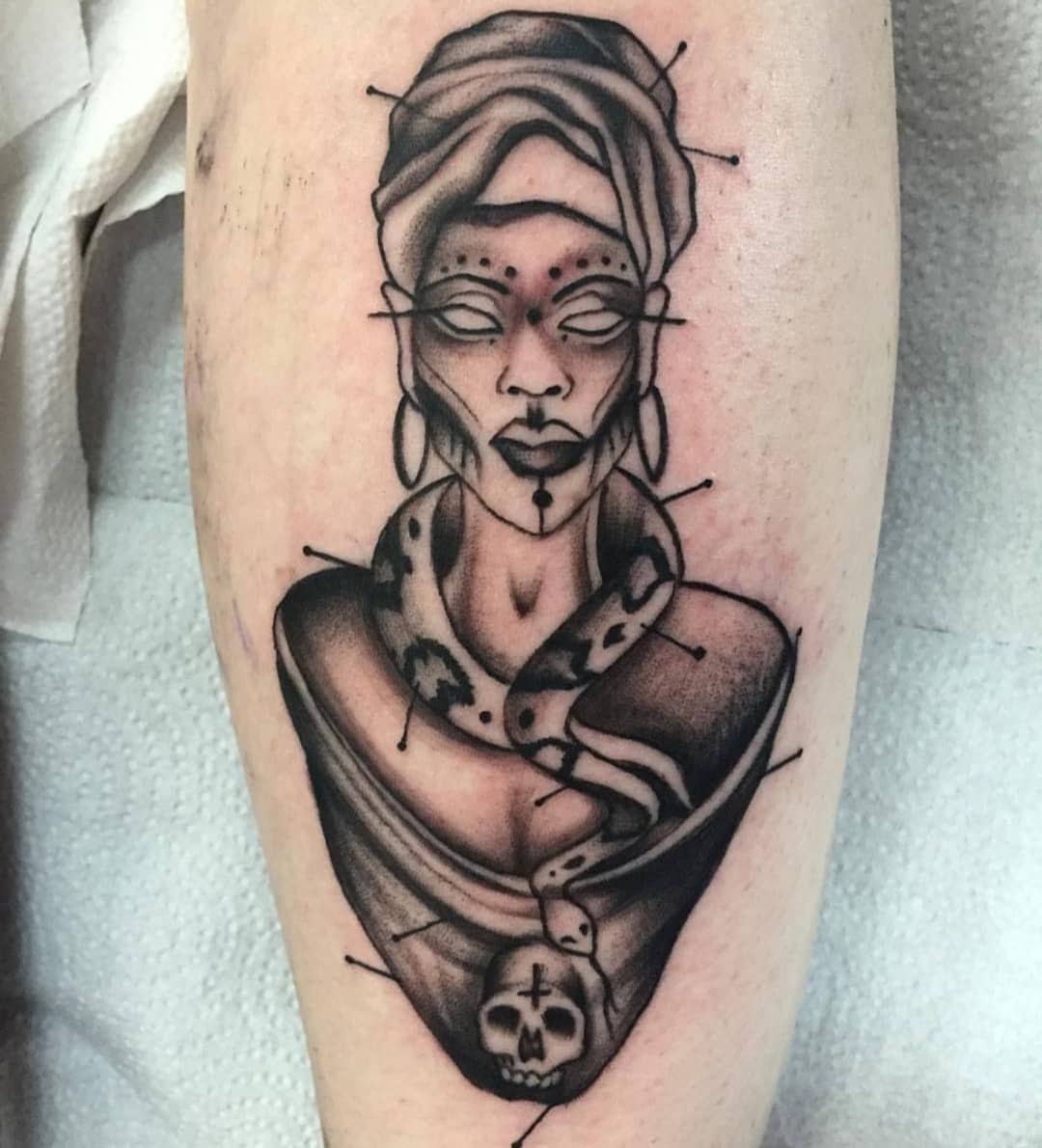Tattoo by @aartaccenttat2 — black_and_grey, geometric