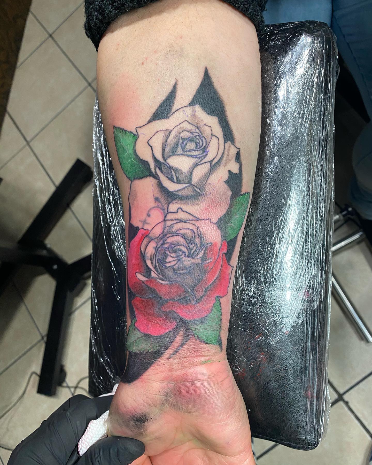 Roses realism tattoo on the forearm by "el asere, el zurdo"
