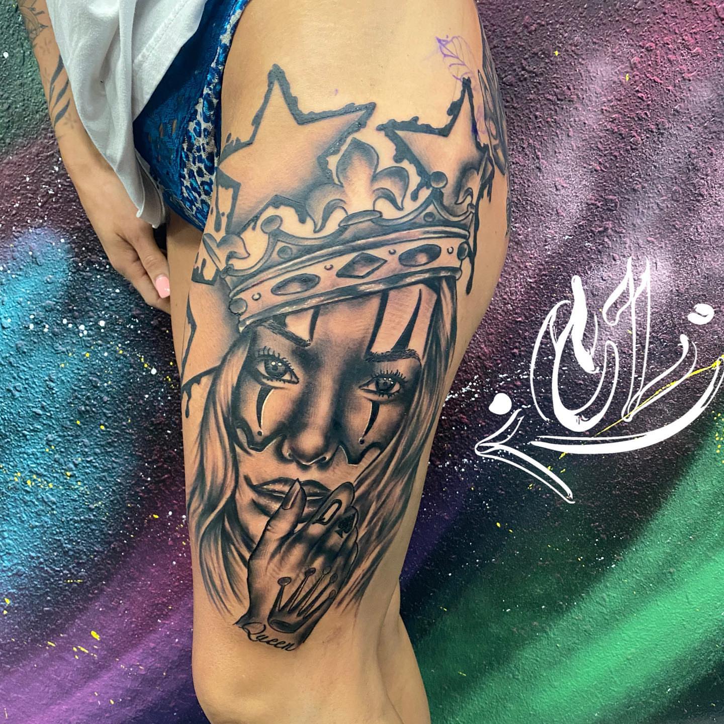 Queen realism tattoo on the thigh by Labbé