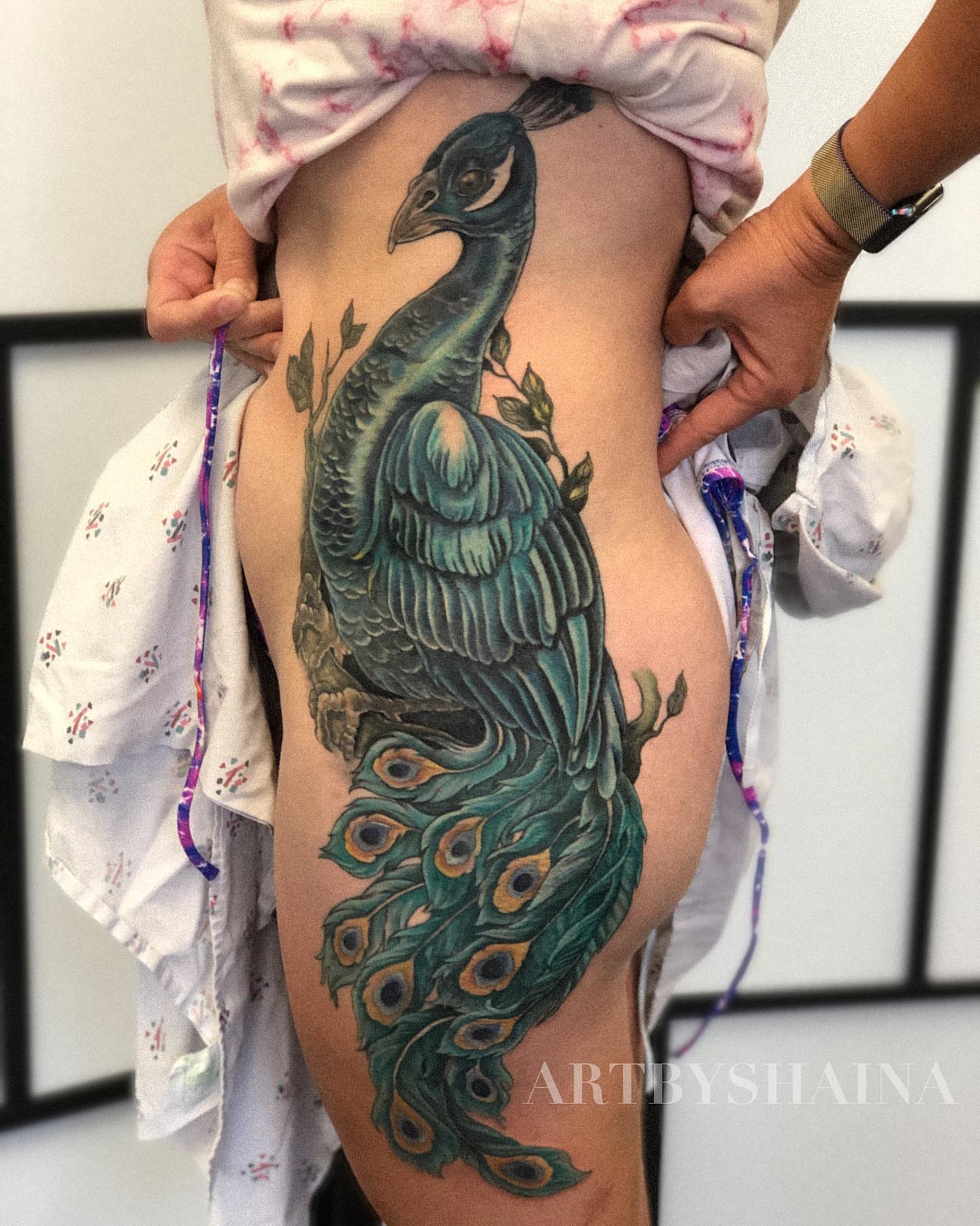 Peacock realism tattoo on the thigh by ππ·π°πΈπ½π°