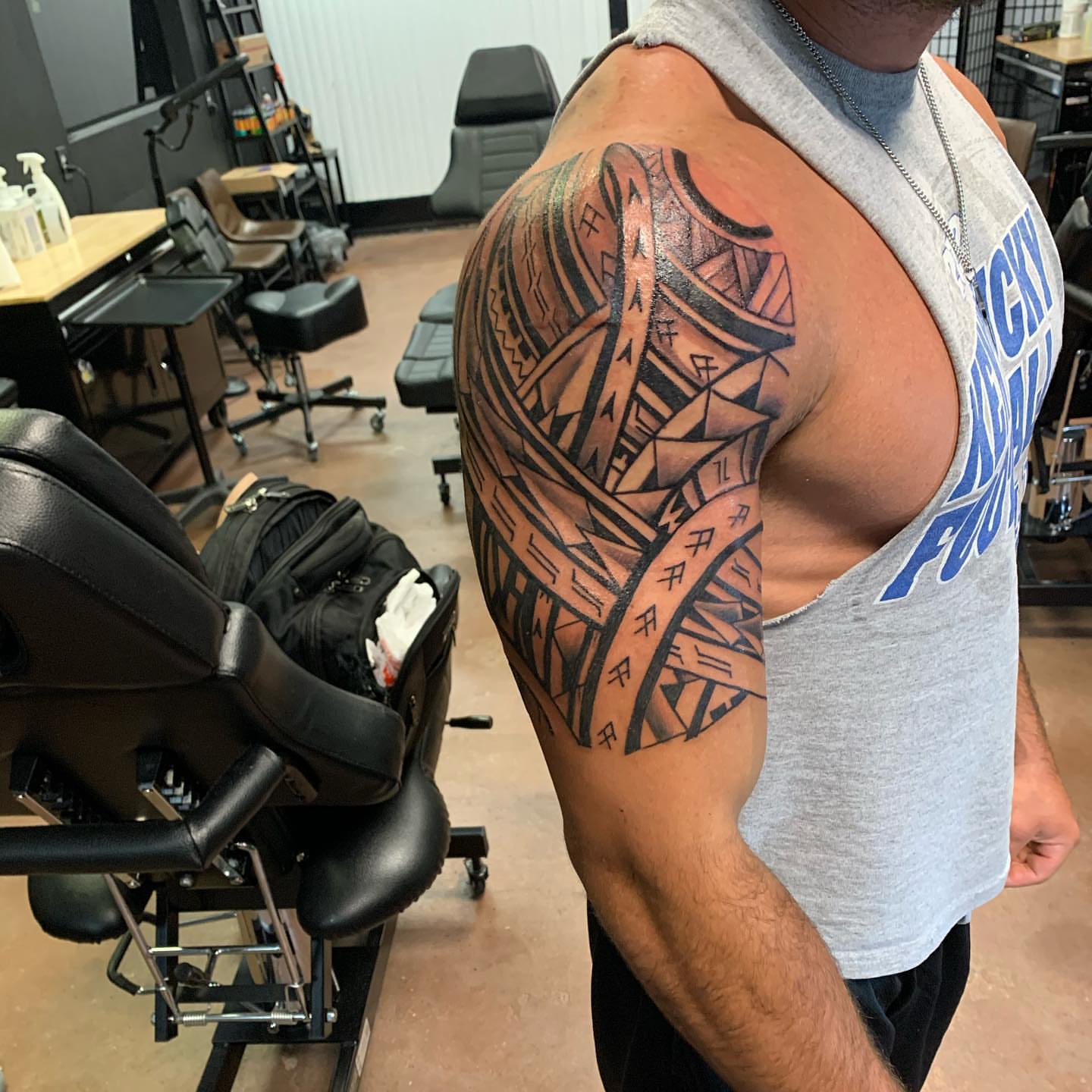 Tribal pattern tribal tattoo on the upper arm by Mikeyftsk2