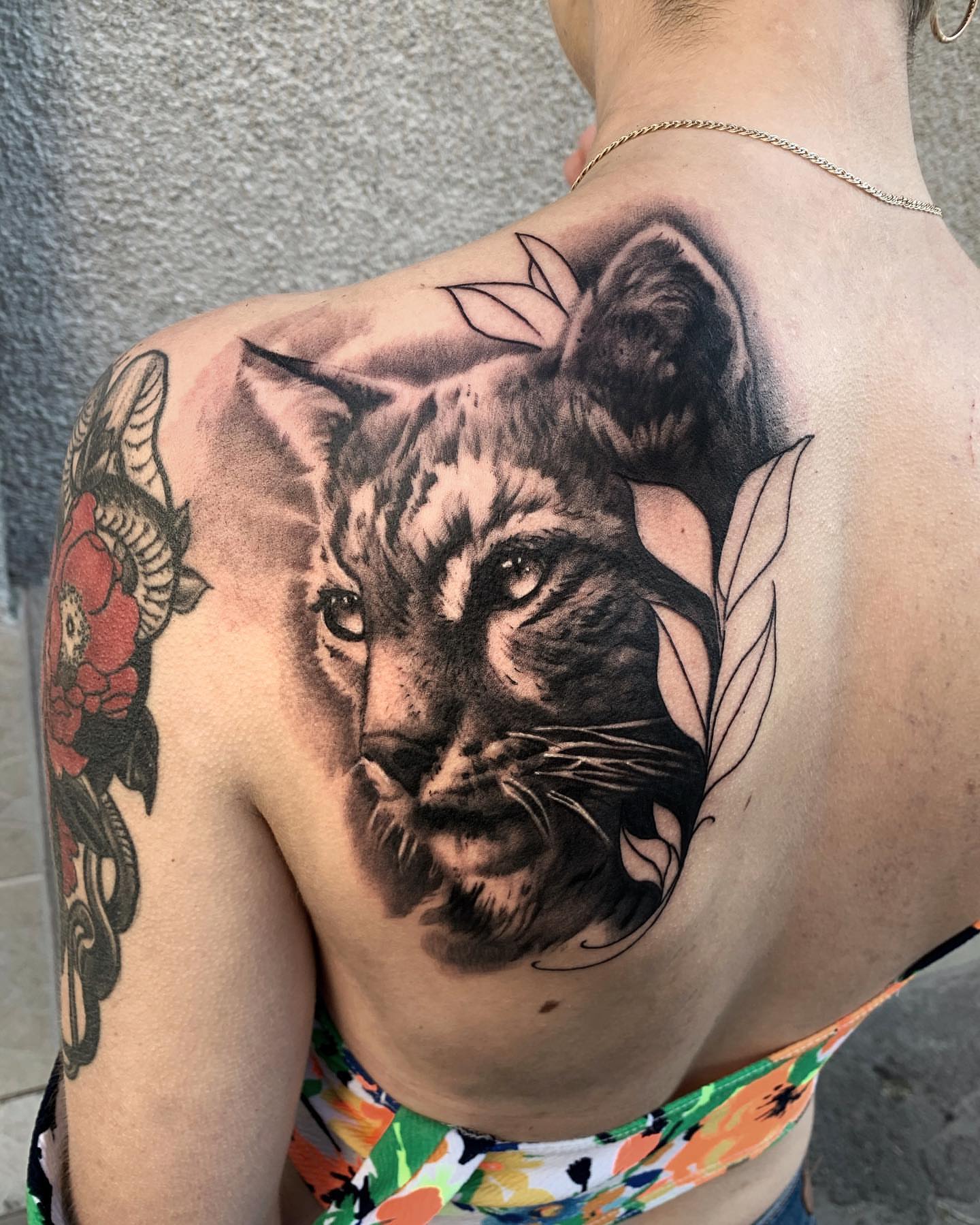 Tiger realism tattoo on the shoulder by Anastasia Ritova