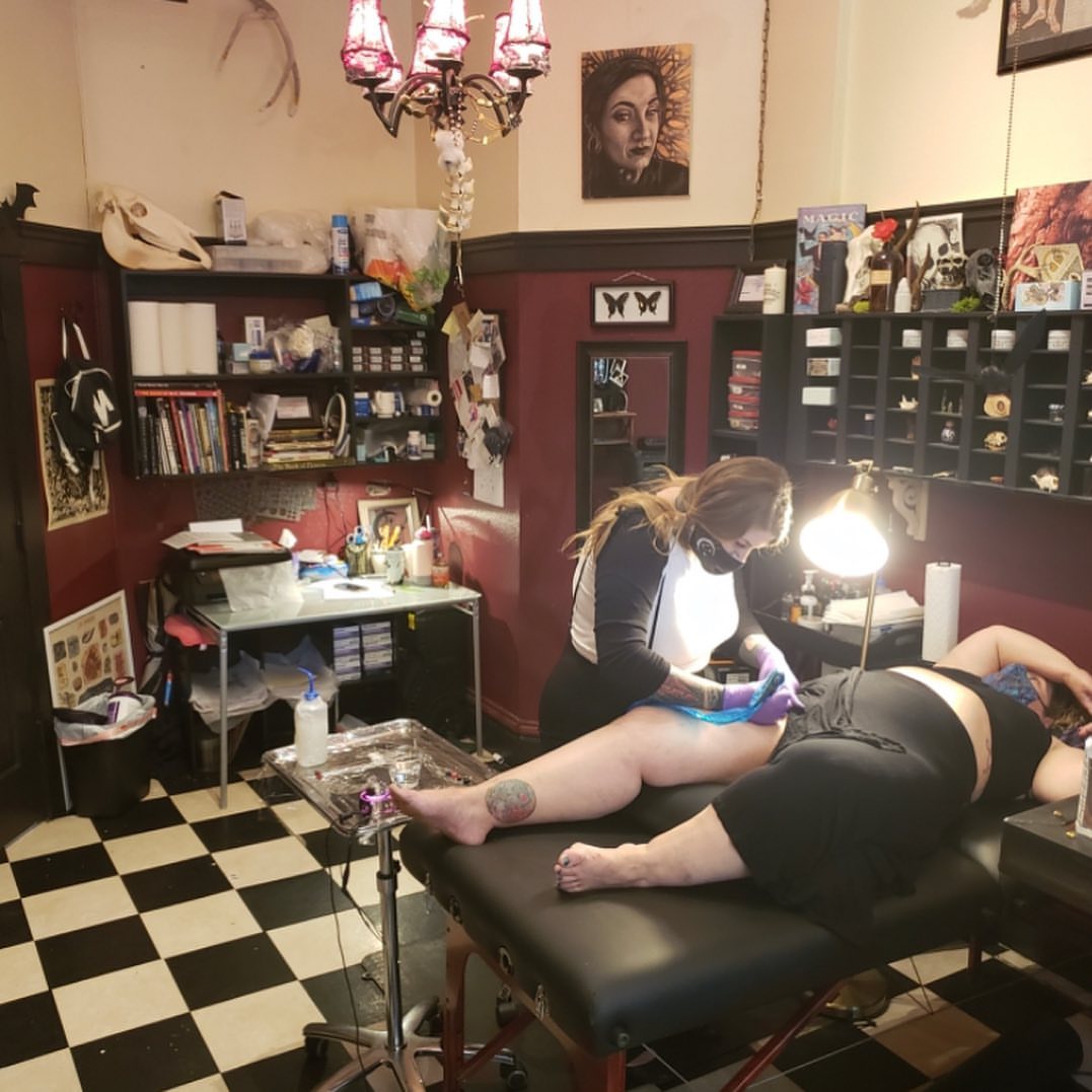 Leg tattoo American traditional tattoo on the leg by 𝓚𝓪𝓼𝓼𝓪𝓷𝓭𝓻𝓪 𝓜𝓬𝓒𝓪𝓵𝓵, Eugene, Oregon