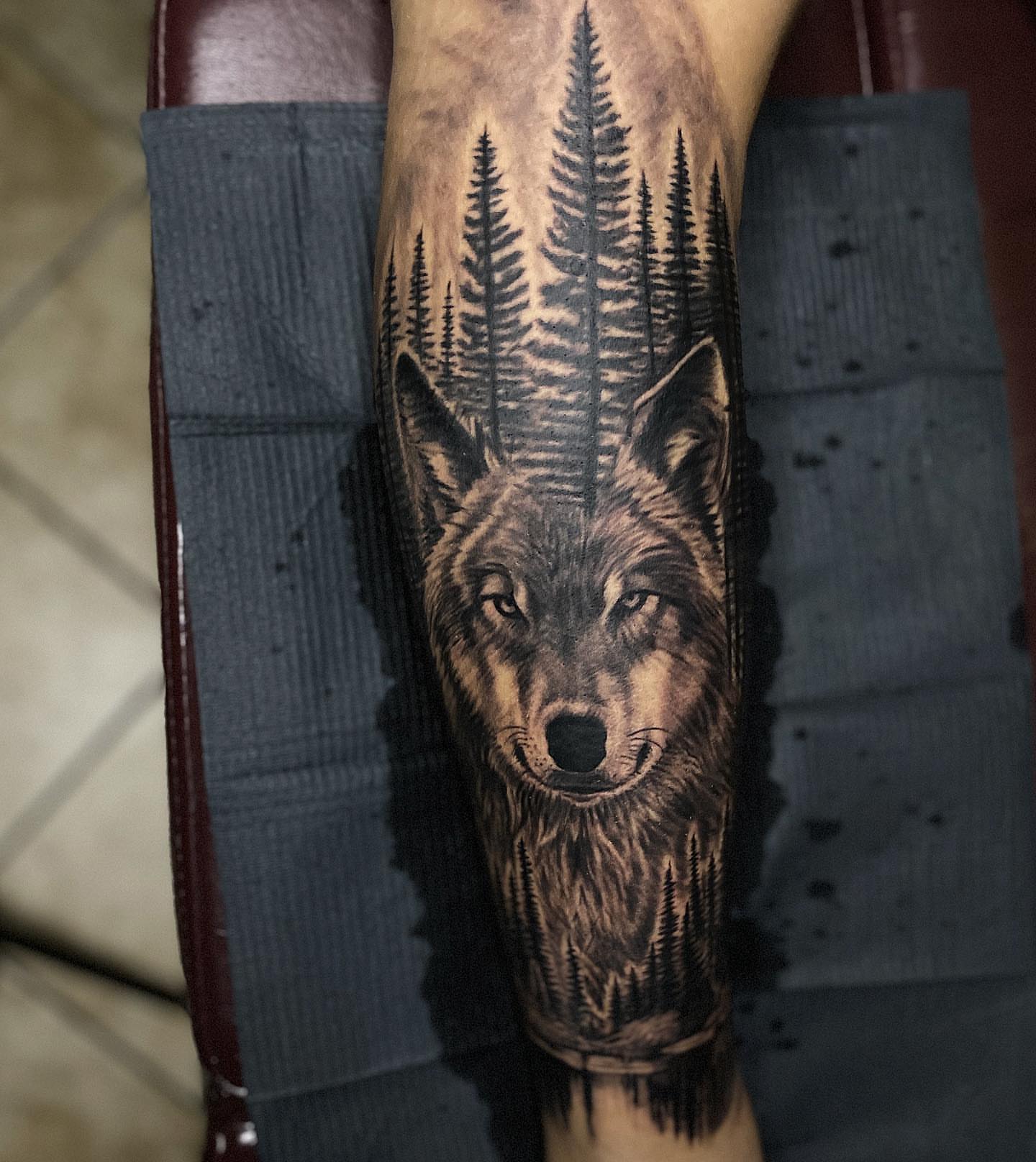 Wolf realism tattoo on the forearm by Gary Graves