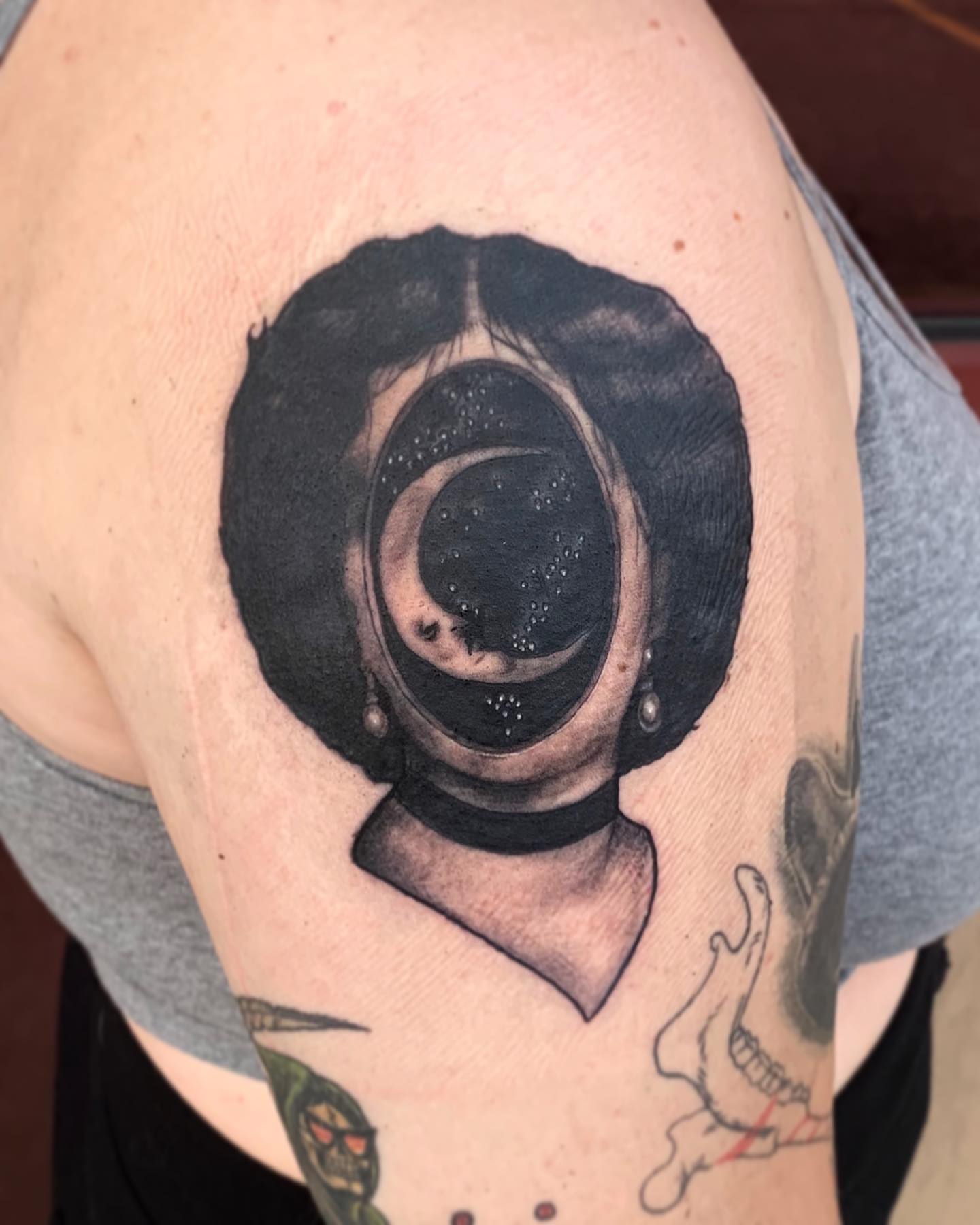 Tattoo by @lizpavtattoos — black_and_grey