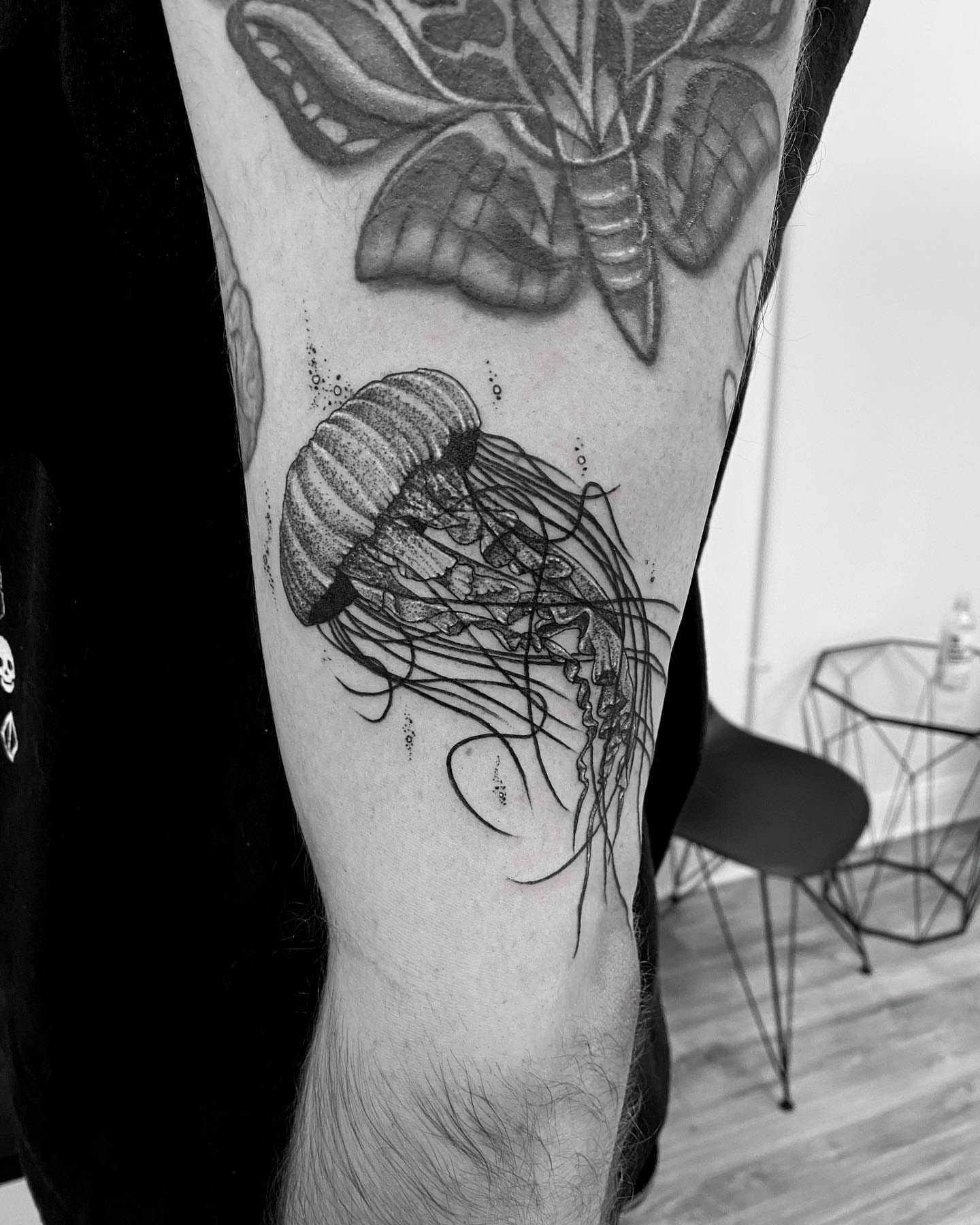 Jellyfish realism tattoo on the forearm by Kody Miller Tattoos 📍Kansas City MO Tattoo, Kansas City, Missouri
