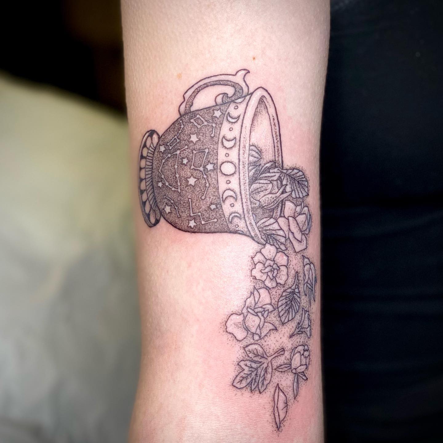 Tattoo by @alandapanda — dotwork, black_and_grey