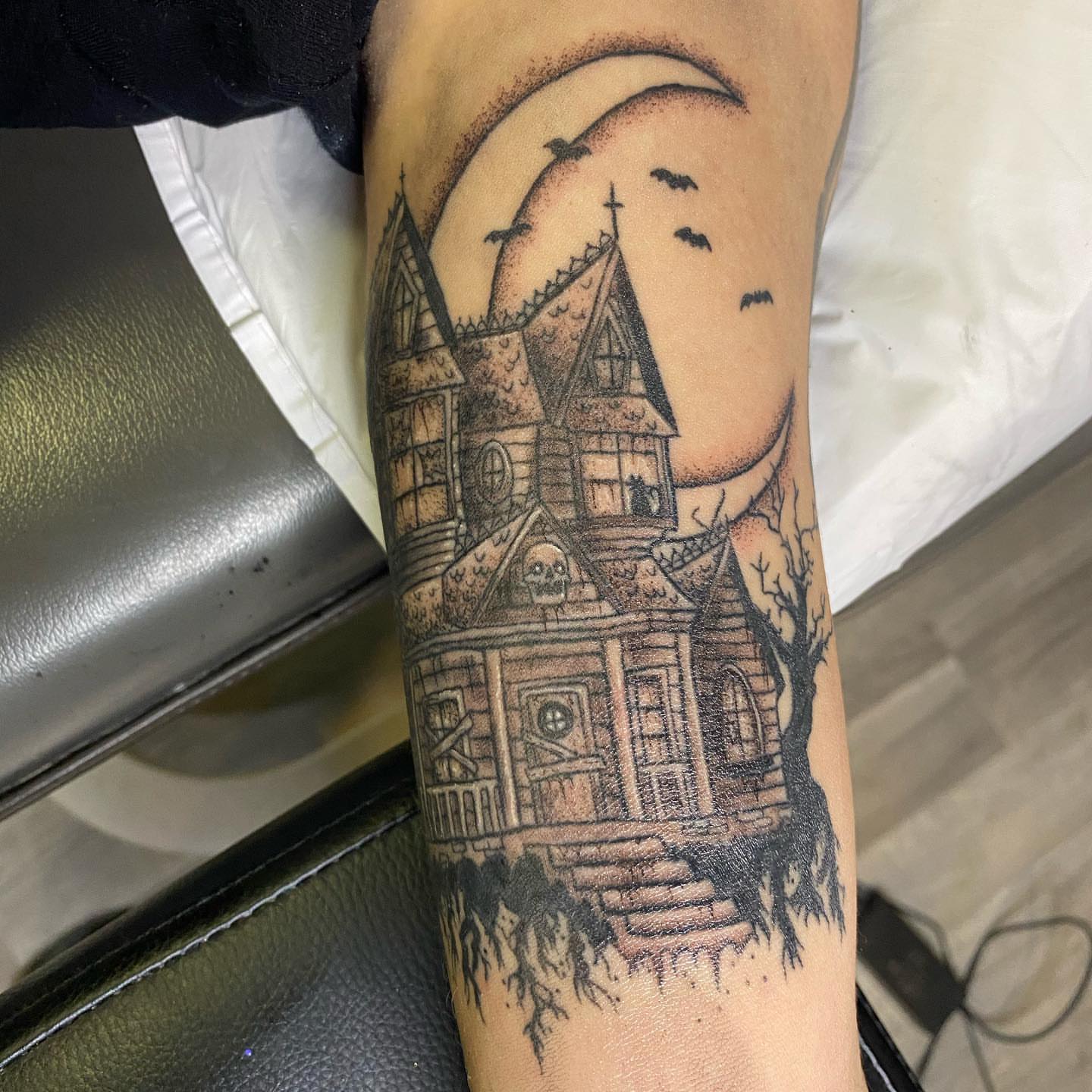 Tattoo by @alandapanda — black_and_grey, realism