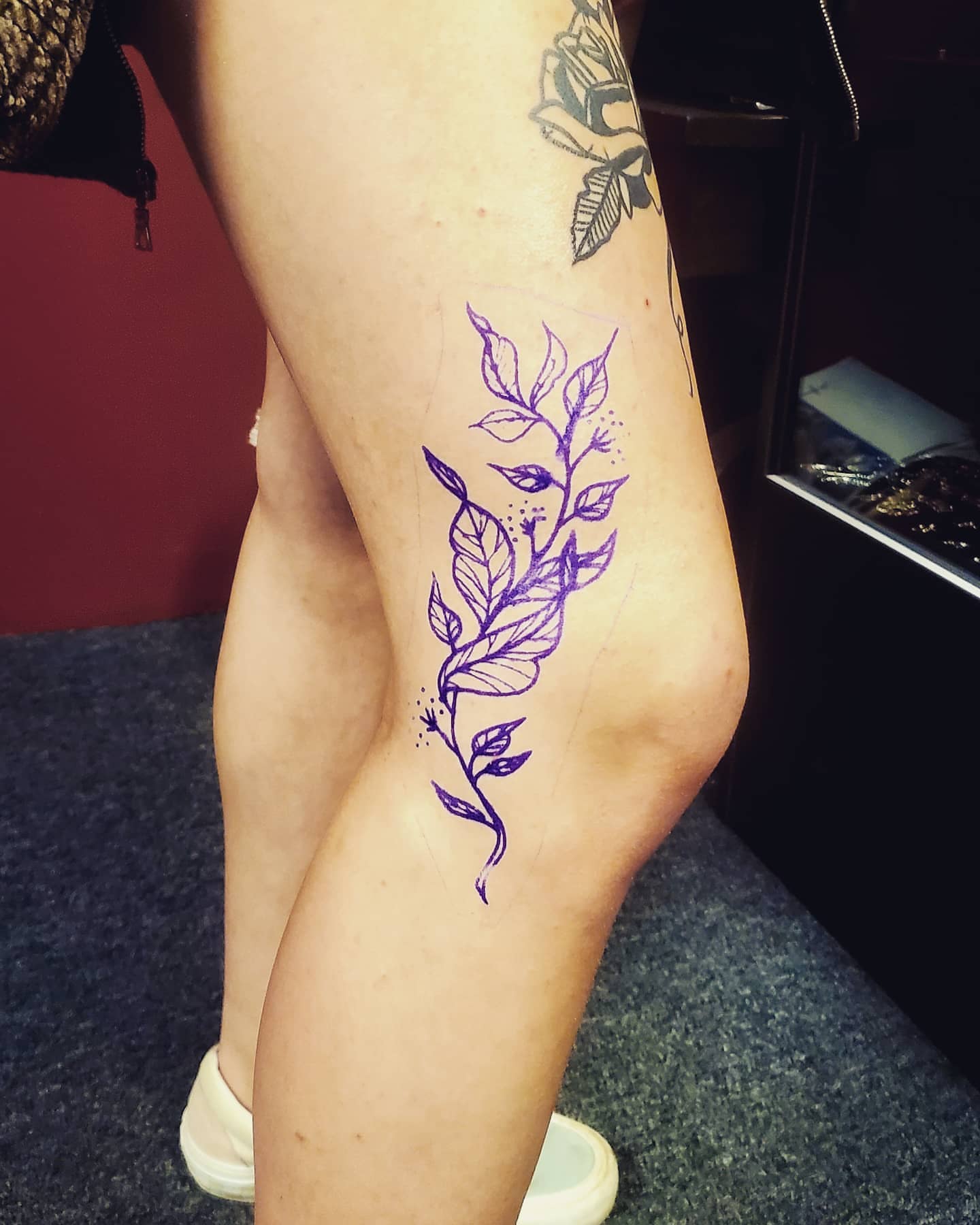 Leafy vine fine line tattoo on the calf by Nadine ☥