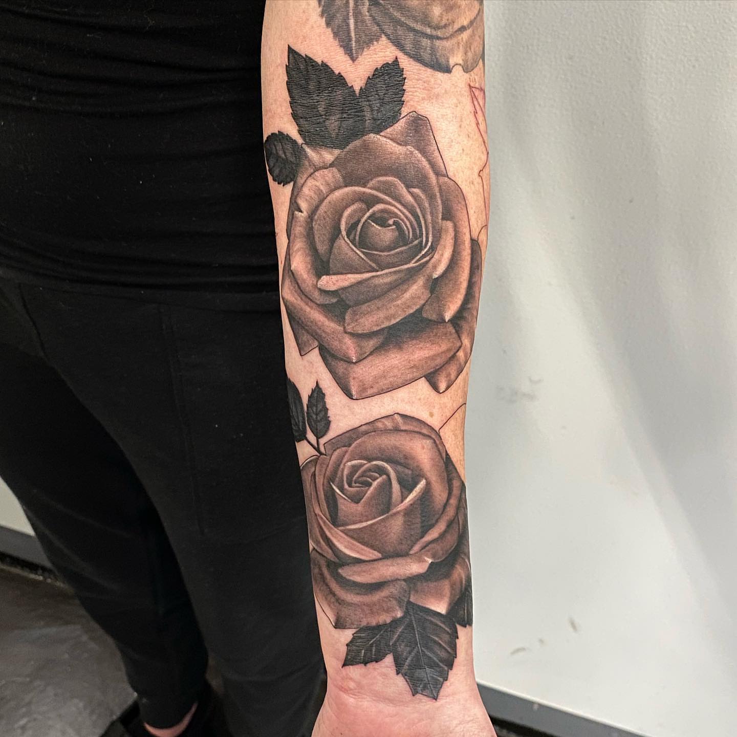 Roses realism tattoo on the forearm by Junior Nunez