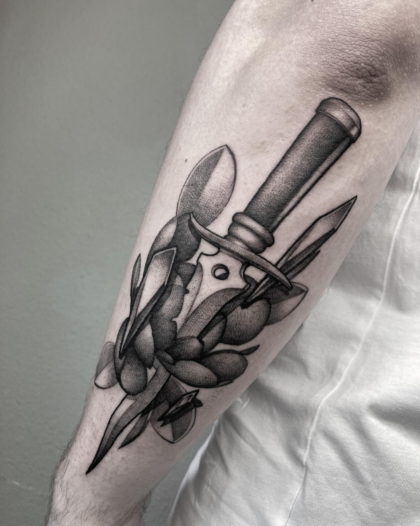 Tattoo by @kairo.tattooer — black_and_grey, geometric